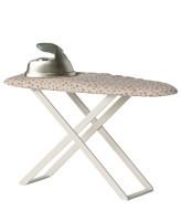 Strygebræt og -jern til mus